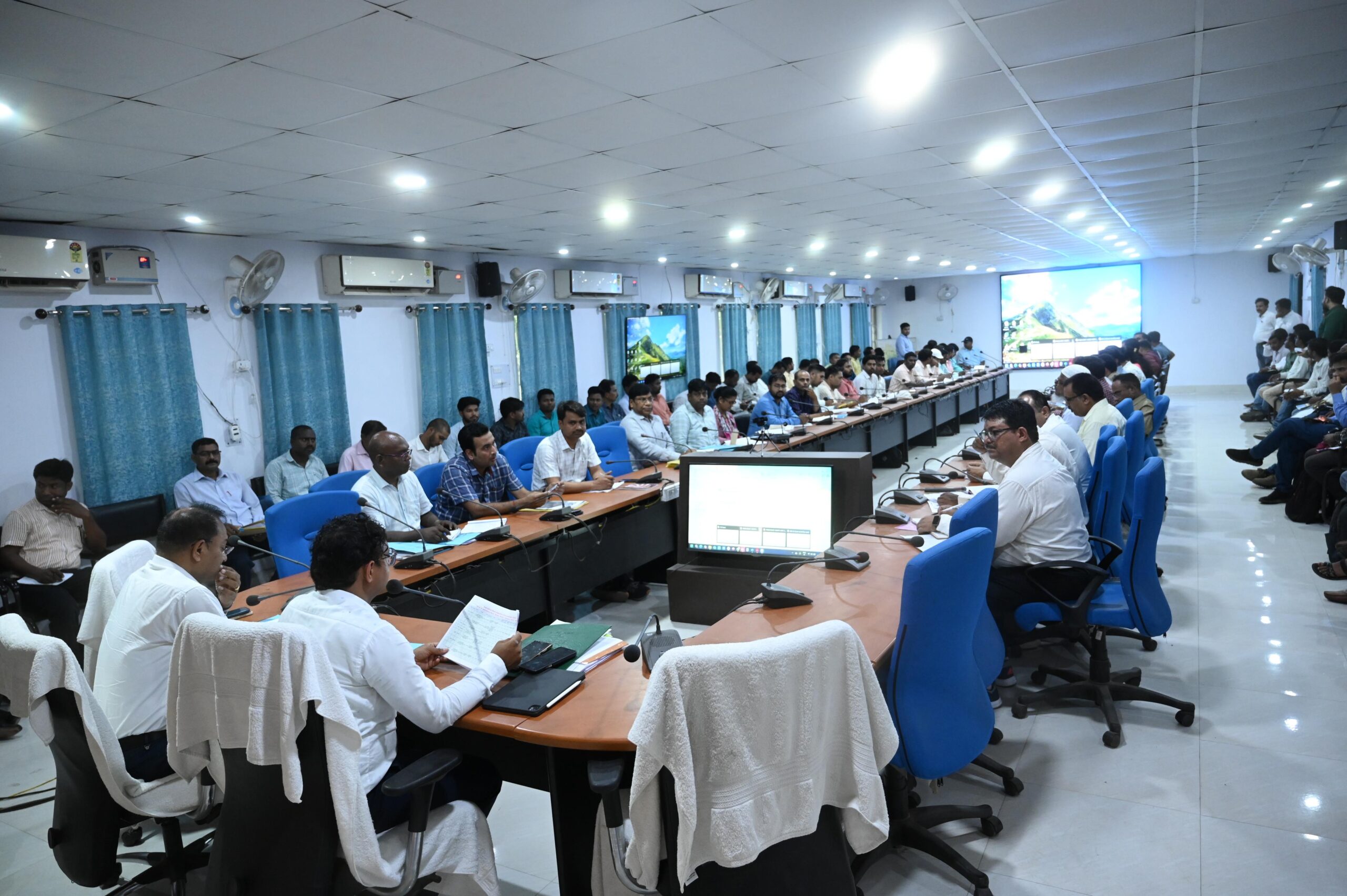 Deputy commissioner gave instructions to expedite PM housing and other pending works