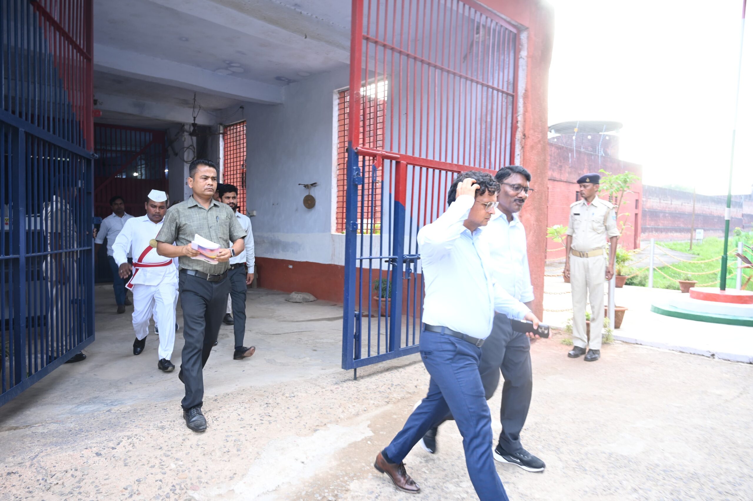 Deputy Commissioner Hemant Sati did a surprise inspection of Sahebganj Divisional Jail