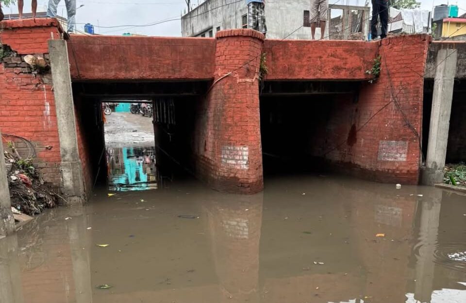 The helplessness of the people of Barharwa: Underpass became a water tank, life became risky