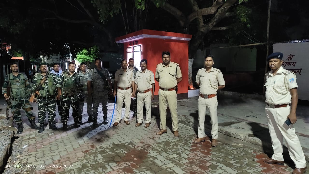 Sahibganj city police station in-charge conducted a special patrol campaign late at night, gave a strict warning to anti-social elements