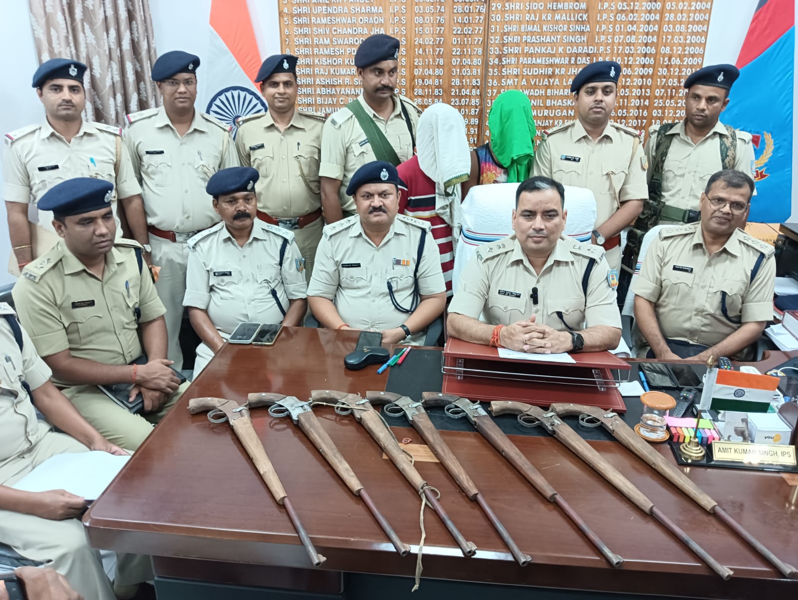 Sahibganj: Police takes major action against Surya Hansda gang, 7 country-made rifles recovered, two arrested