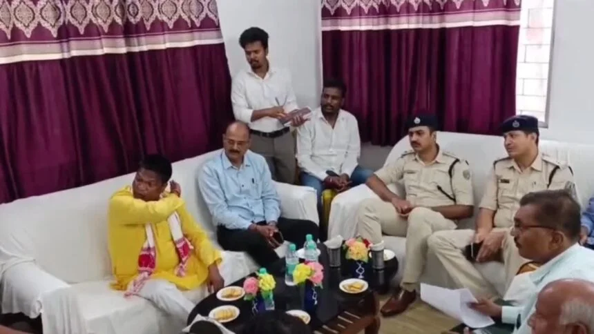 Dhanbad: MP Dhulu Mahato's anger reached the seventh sky, he told the company's GM that he will beat him and break his face, the police kept watching the spectacle