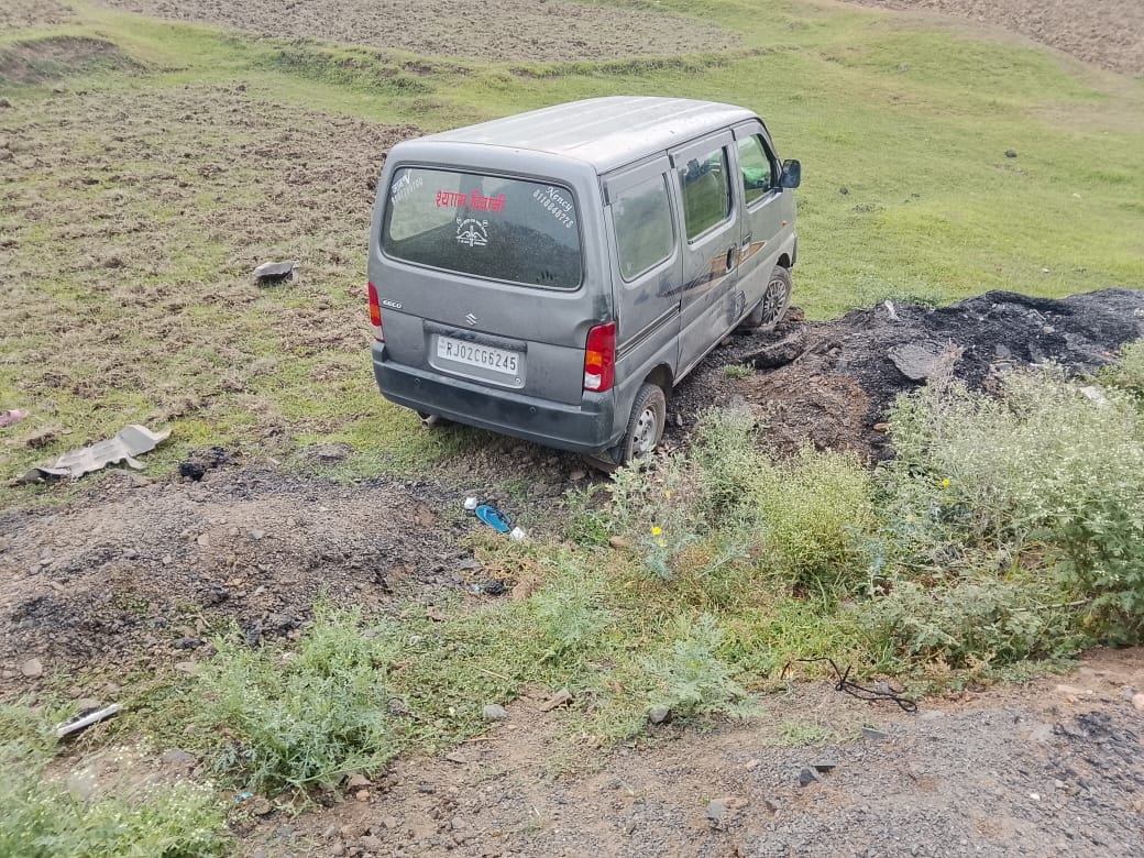 Borio: Vehicle slipped off the road due to drowsiness, fell into the field, four people narrowly escaped