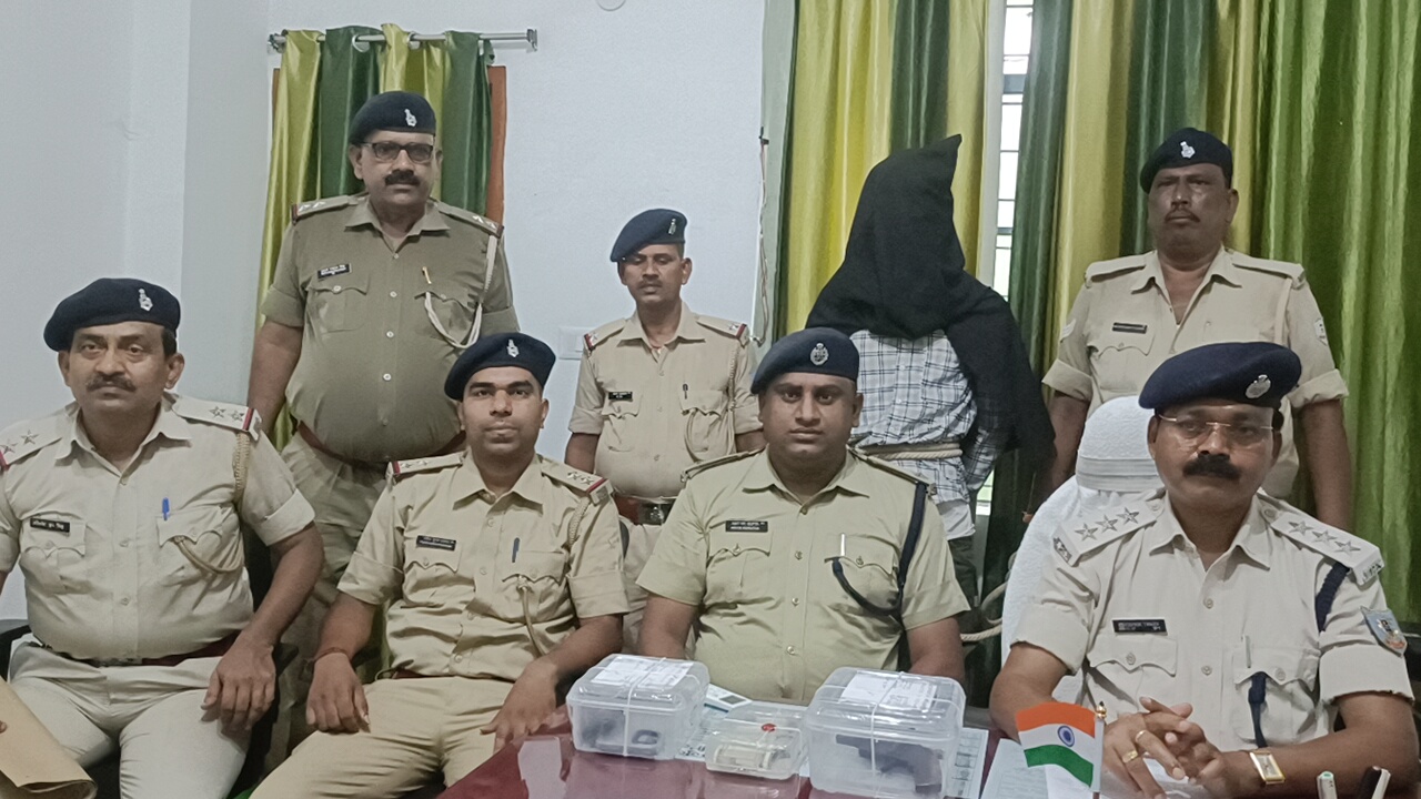 Sahibganj: Youth arrested with illegal weapon, was wanted in several theft cases