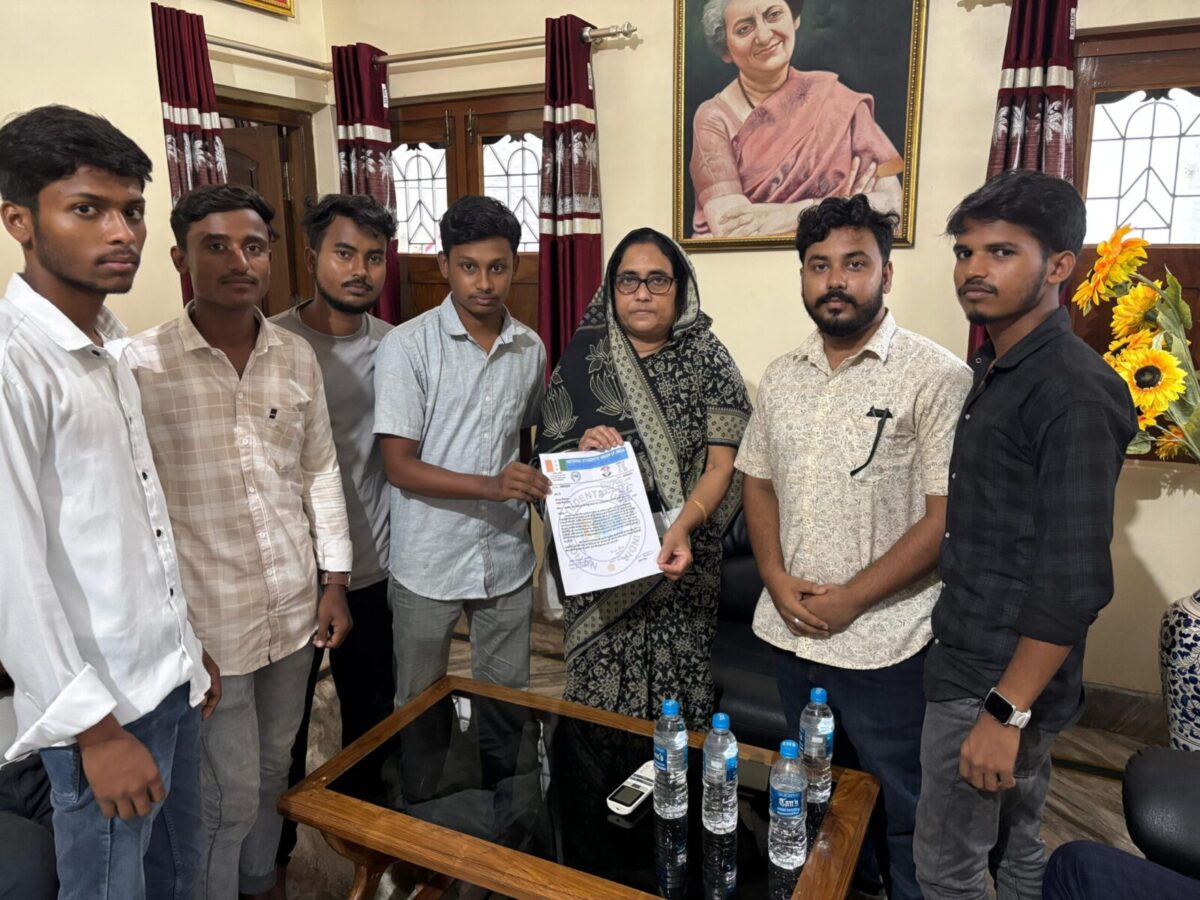 Barharwa: Demand to give plus two status to Mirzapur Bangla School, NSUI submitted memorandum to MLA
