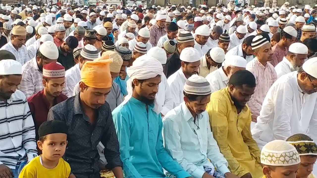 Ranchi: Crores of Muslims raised their hands for peace, Bakrid prayers were offered across the country