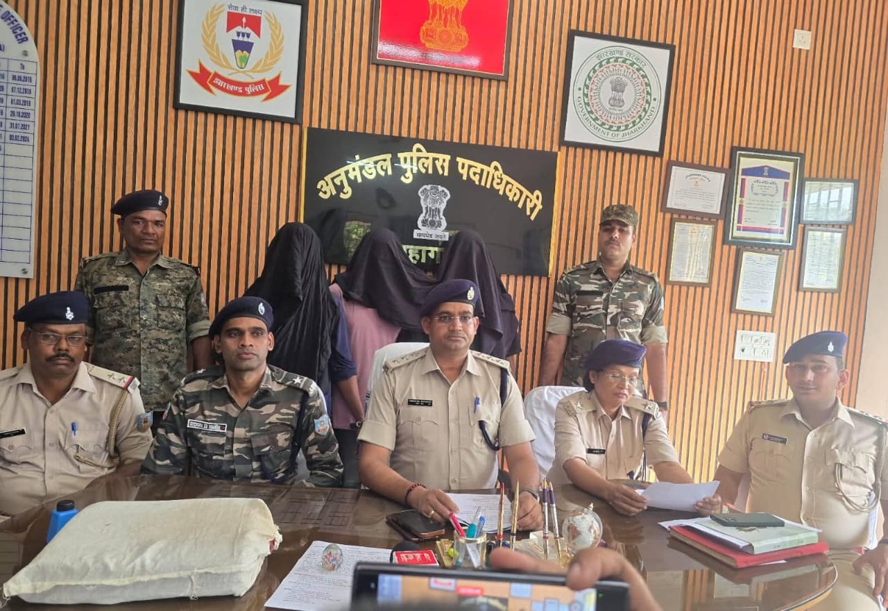 Godda: Three youths arrested for smuggling ganja in a Toto, 3 kg 50 grams of ganja recovered