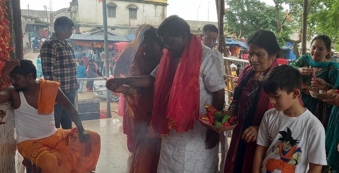 Ranchi: MLA Hemlal Murmu reached Devdi temple, wished for the speedy recovery of Dishom Guru Shibu Soren