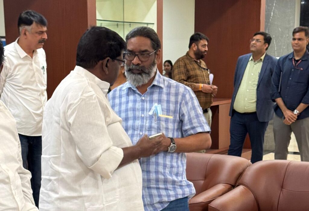 MLA Hemlal Murmu met CM Hemant Soren in Delhi, discussed about Dishom Guru Shibu Soren's health