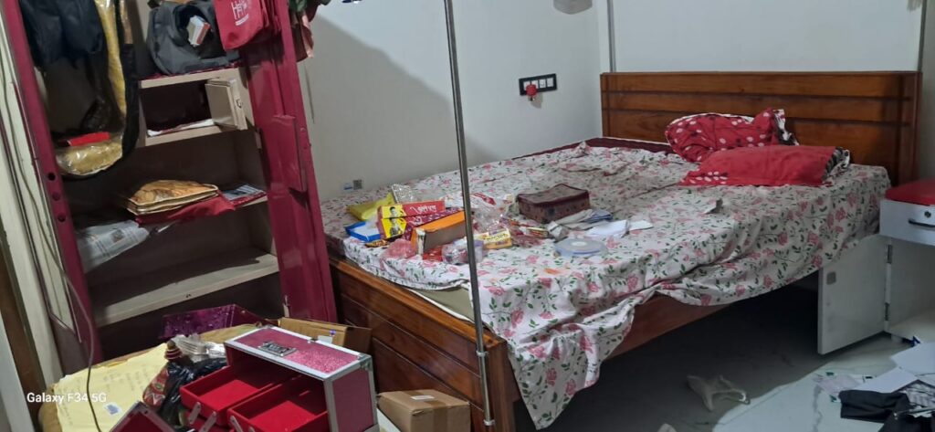 Barharwa: Lakhs stolen from a closed house in Professor Colony, family in shock, police engaged in investigation