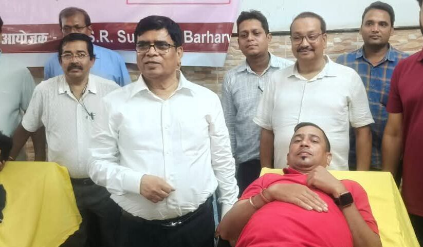 Voluntary blood donation camp organized in Barharwa, more than 50 people donated blood