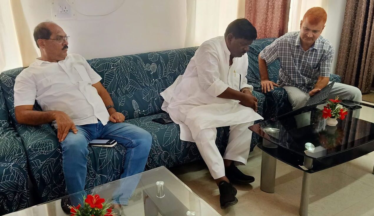 Pakur: Road condition went viral on social media, MLA Hemlal Murmu took cognizance, reached Navodaya Vidyalaya and gave instructions