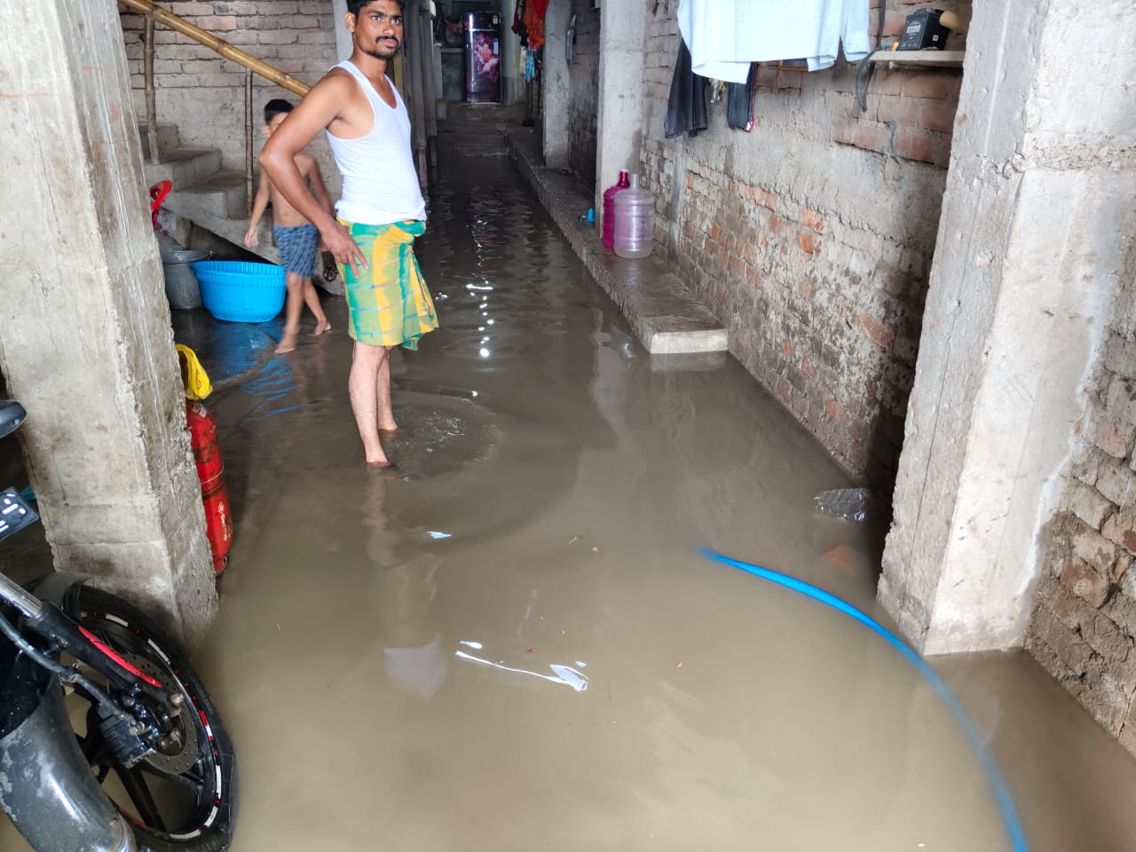 Sahibganj: Four lane construction became the reason for waterlogging, life in Pahad village is in trouble due to rain