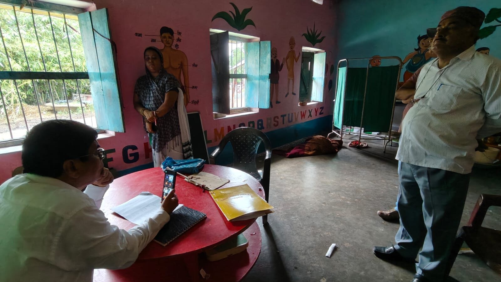 Sahibganj: Civil surgeon strict on negligence in VHSND session, order to stop salary of ANM