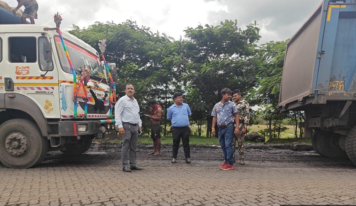 Pakur: Major action taken on violation of rules in coal transportation, fine collected from 25 vehicles, two Hiva seized