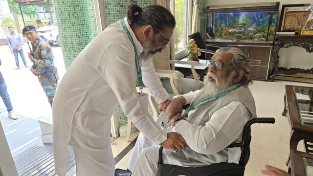 CM Hemant Soren is busy serving his father, handling the work of the government from Delhi itself