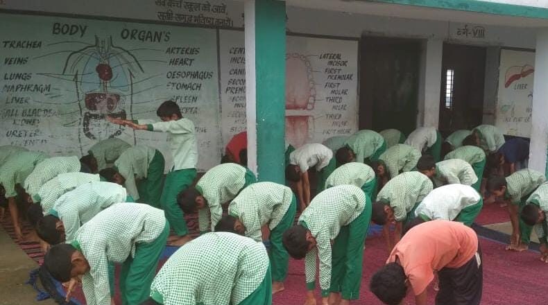 Pakur: Ayush department gave yoga training to school children for health awareness