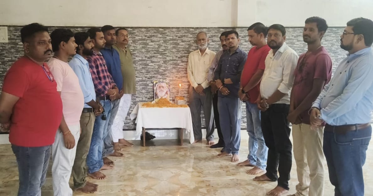 Dishom Guru Shibu Soren is no more, Press Club Barharwa paid tribute