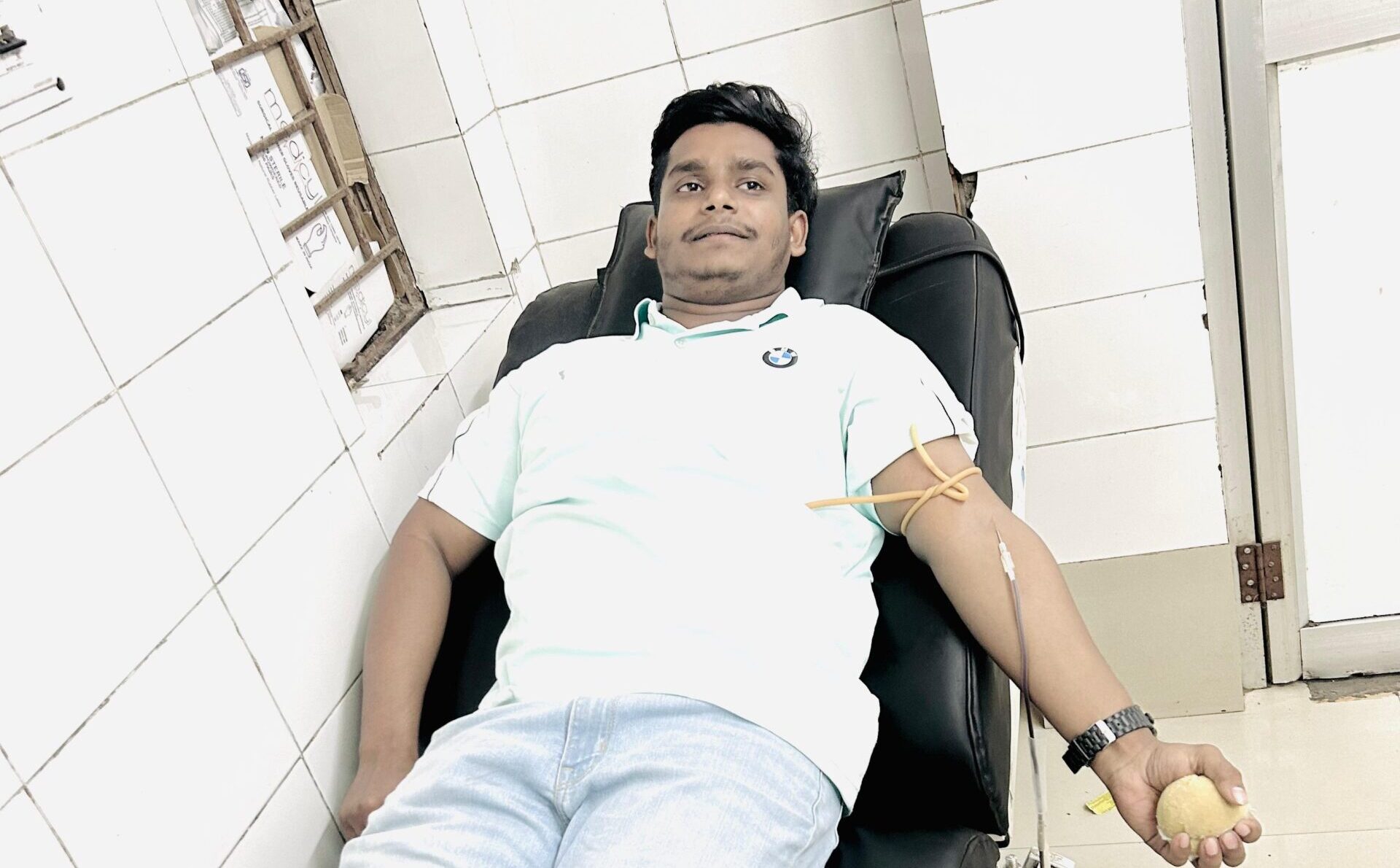 Barharwa: Sarfaraz and Aftab Alam came forward to help the blood cancer patient of Maheshghat