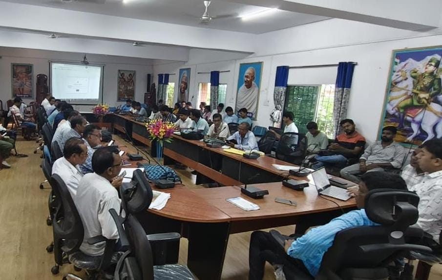 Review of the progress of Panchayat Secretariat building and schemes in Pakur, instructions for timely implementation