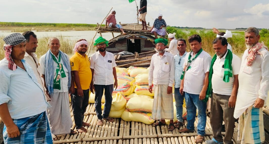 Rajmahal MLA provided relief to flood affected families, JMM workers provided help to more than 300 families