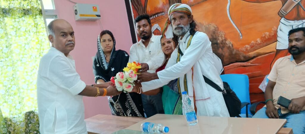 Sahibganj: Pankaj Mishra became the voice of the people by listening to the problems of the people in Barhet block office