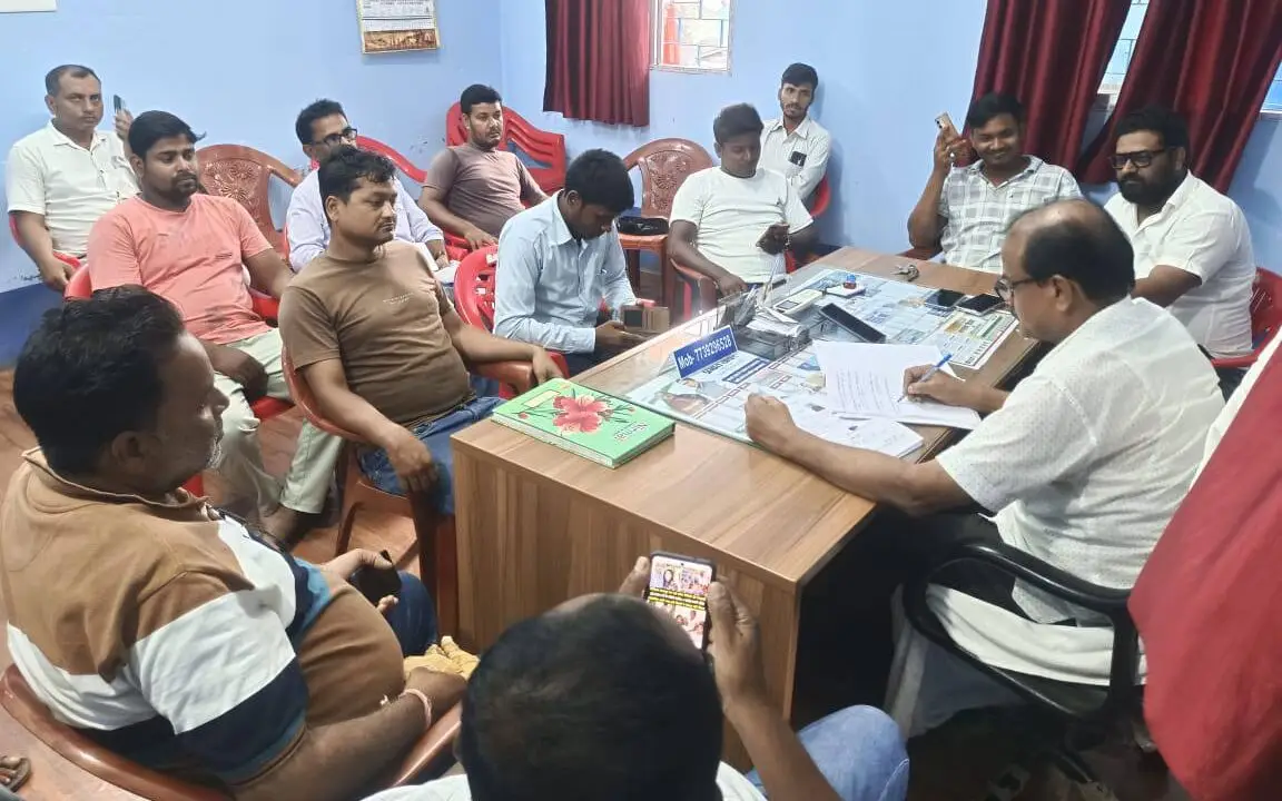 Sahibganj: Barkat Khan listened to the problems of the villagers in the public darbar organized on the instructions of MLA Nisat Alam