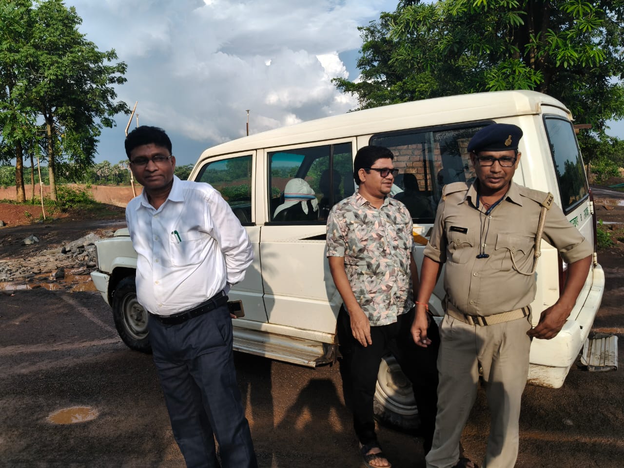 Barharwa: CO inspected the mining area with the controversial former zonal guard, questions are being raised