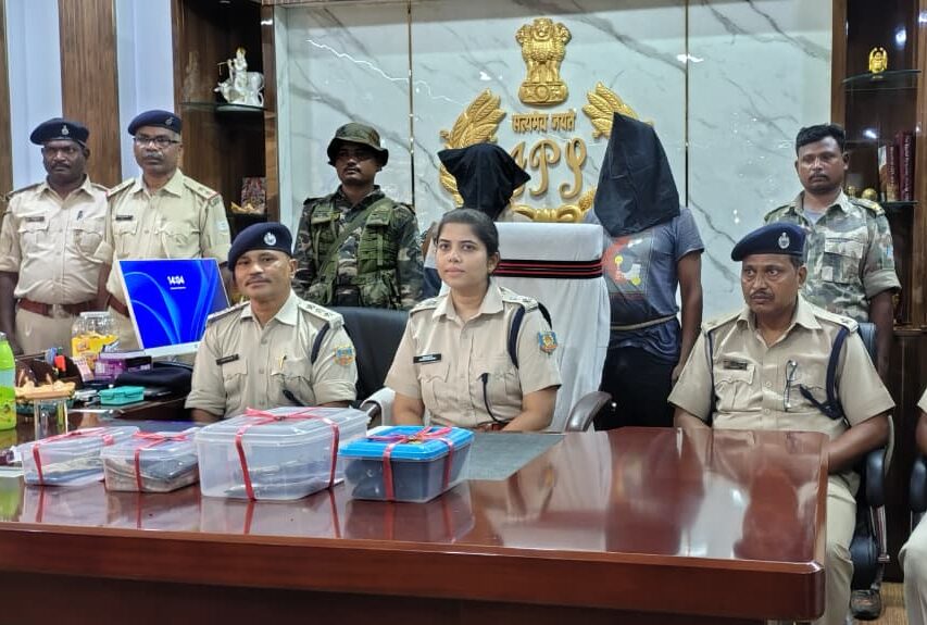 Pakur: Police crack Amdapada robbery case, two arrested including notorious Ishwar Murmu