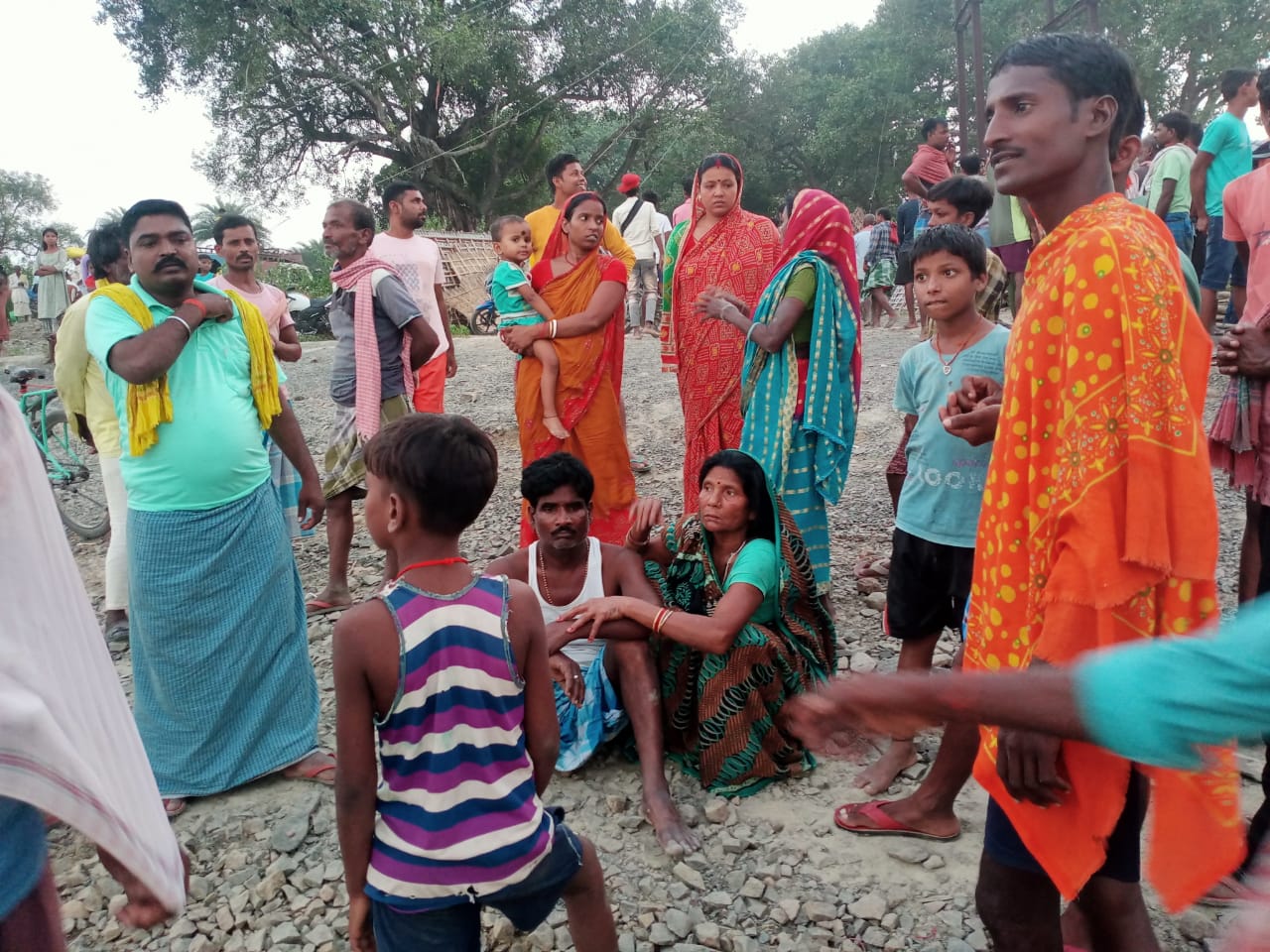 Sahibganj: Two innocent children drowned in the waves of Ganga, chaos at Banscola Ghat, search continues