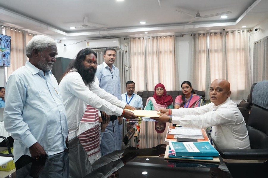 Ghatshila By-Election: बाबूलाल सोरेन ने भरा नामांकन, चंपाई सोरेन और सुदेश महतो रहे मौजूद