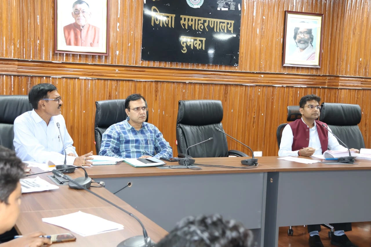 Dumka: Deputy Commissioner issued strict instructions in the review meeting of the Supply Department, all beneficiaries should get ration on time.