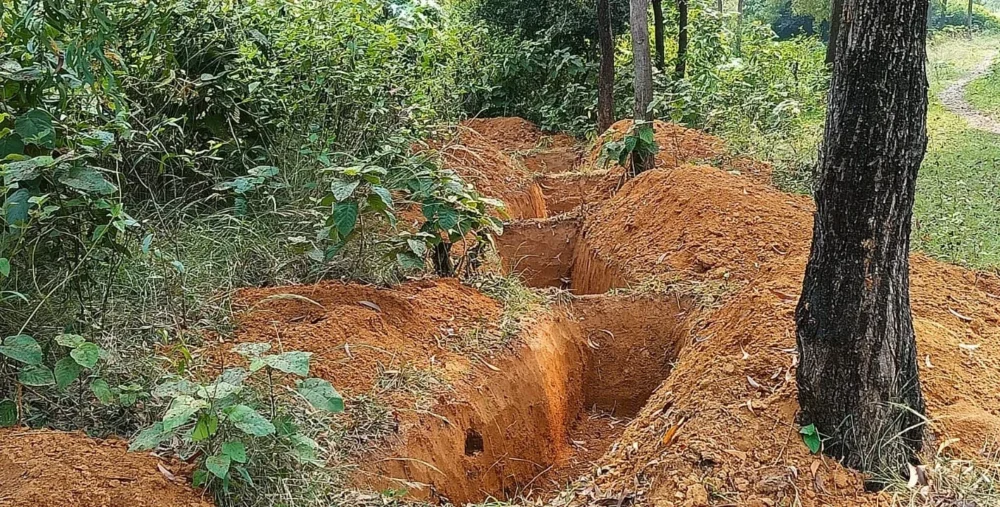 Dumka: Middlemen are having a field day, there are massive irregularities in MNREGA schemes.