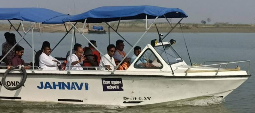 Sahibganj: JMM Central Secretary Pankaj Mishra inspected the Ganga Ghats along with the district administration regarding the great festival of faith Chhath.
