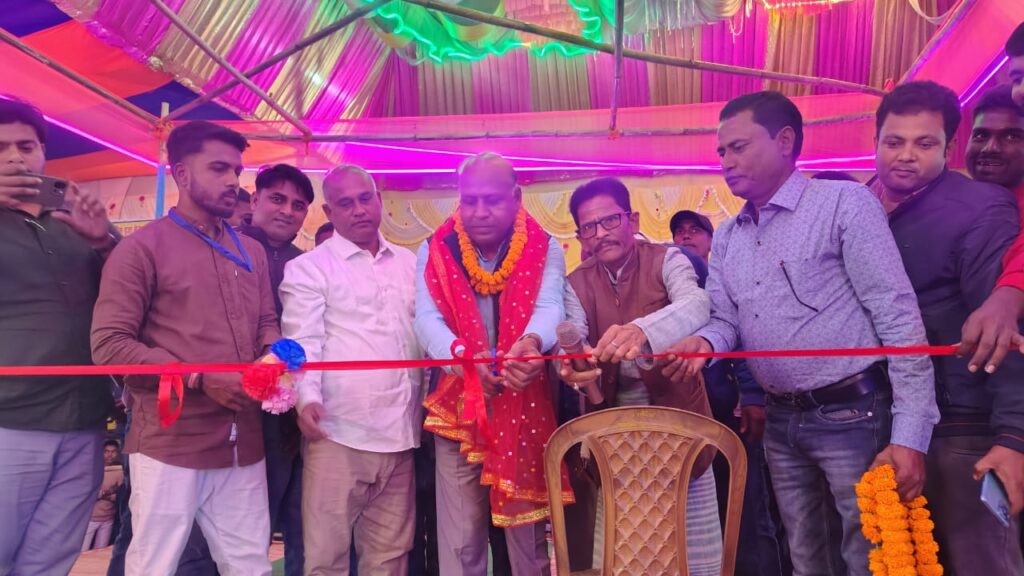Sahibganj: MLA illuminates Rajmahal, inaugurates 80 solar high mast lights