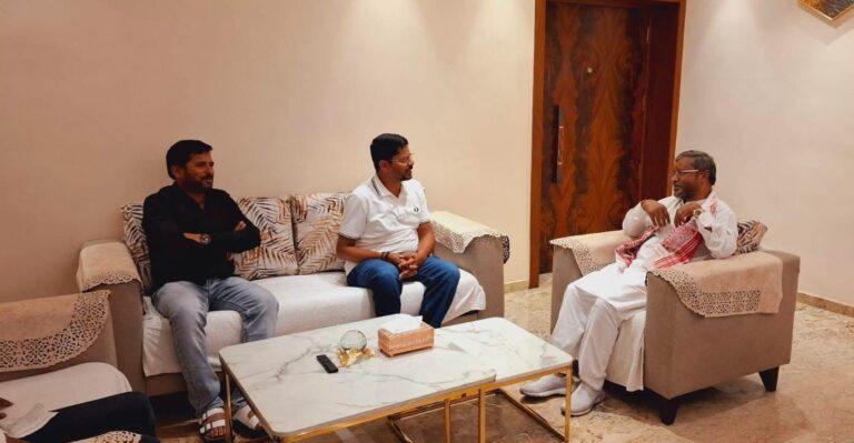 Ranchi: Babulal attacks illegal coal trade, but pictures with businessman LB Singh, who is under ED scanner, go viral