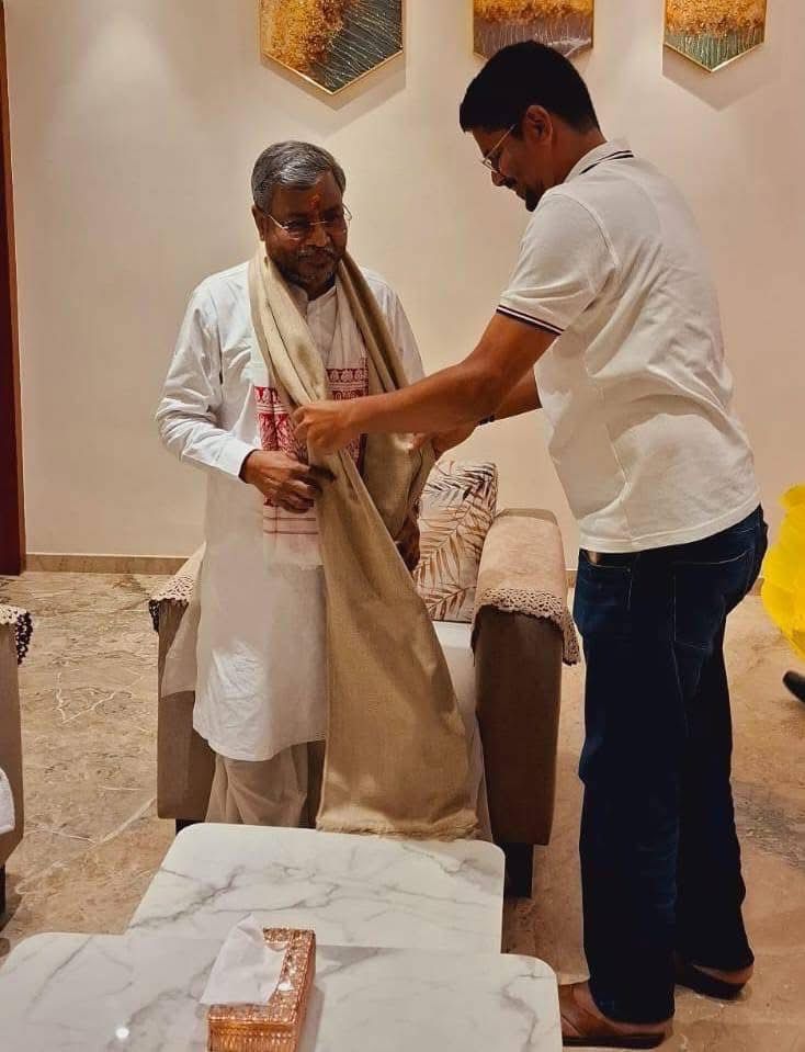 Ranchi: Babulal attacks illegal coal trade, but pictures with businessman LB Singh, who is under ED scanner, go viral