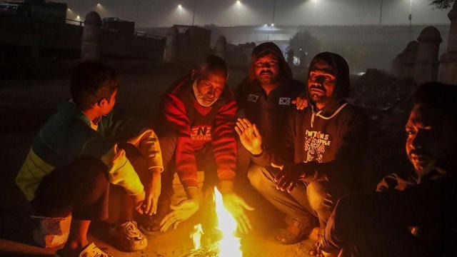 Weather Update: Yellow alert for cold wave in 12 districts, mercury drops to 6 degrees in McCluskieganj