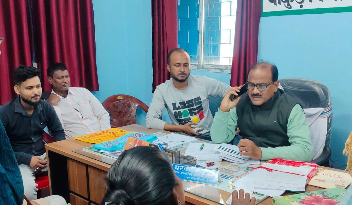 Barharwa: Every Tuesday is becoming a day of hope: Relief from hearing in the MLA chamber, people are praising Barkat Khan's initiative.