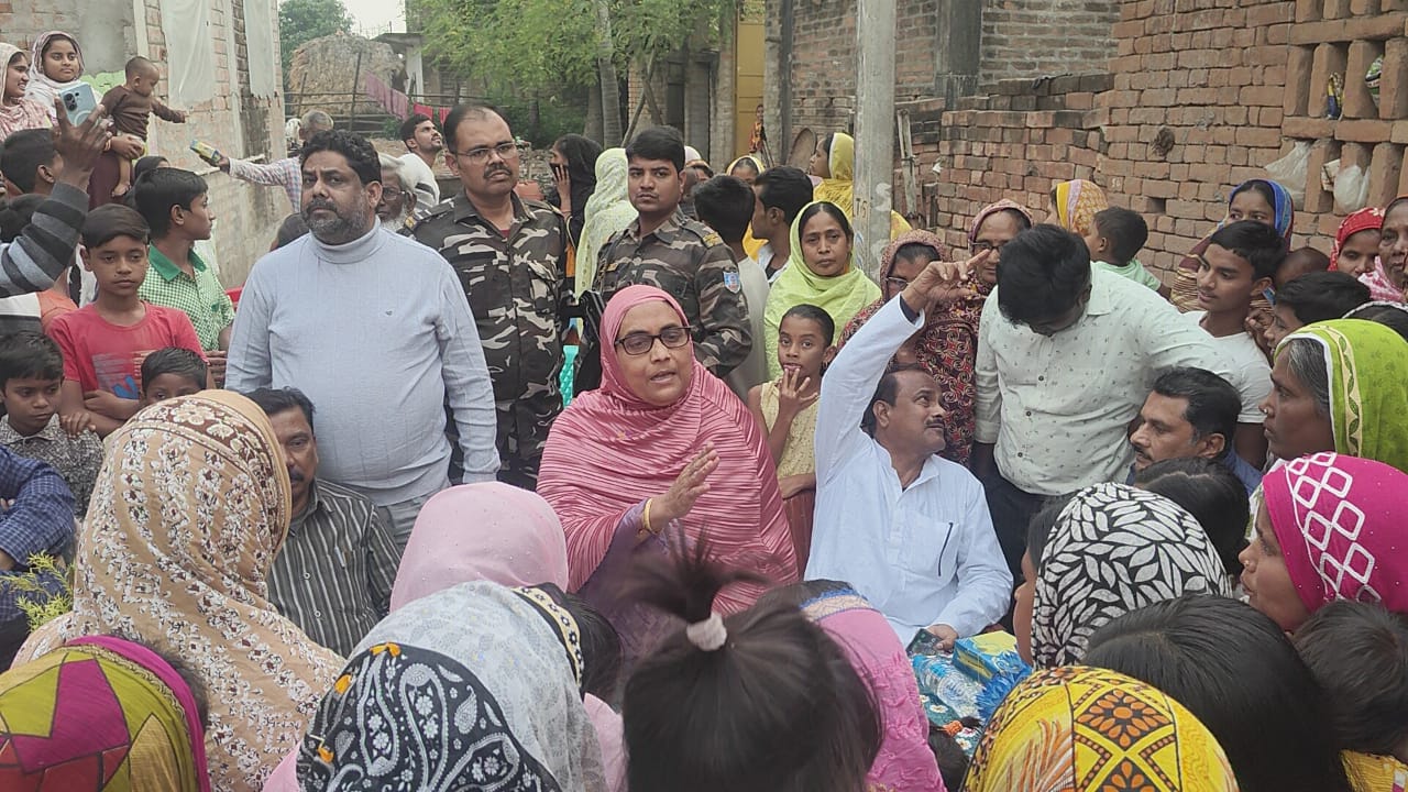 Barharwa: MLA Nisat Alam arrives to assess rural problems, assures people of solutions