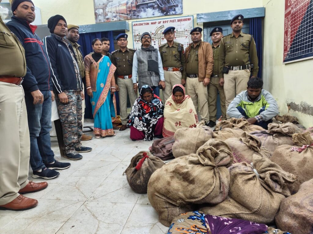 Barharwa: Turtle smuggling racket busted on Farakka Express, three smugglers arrested by Barharwa RPF.