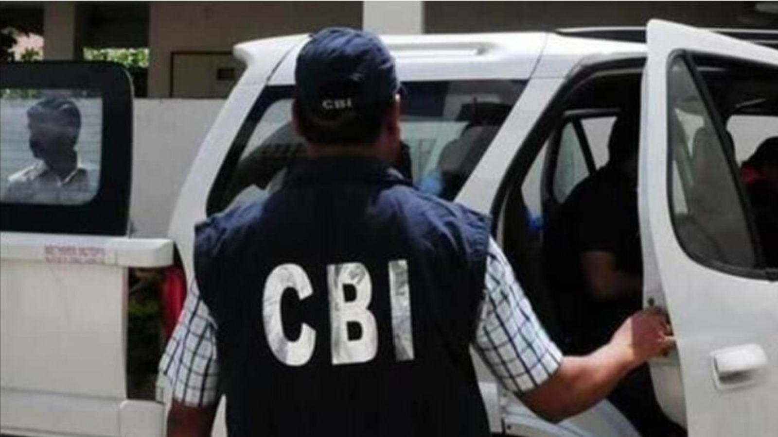 Sahibganj: The CBI's preliminary investigation into the illegal mining case at Neembu Pahar reveals a scam worth 100 crore rupees; three individuals have been identified.