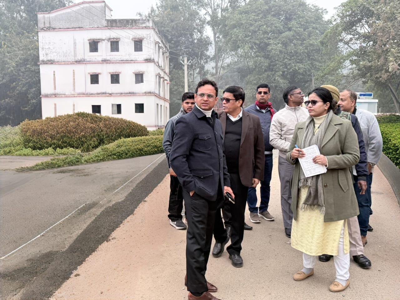 Sahibganj: The Deputy Commissioner inspected the diagnostic center being constructed at the Sadar Hospital.