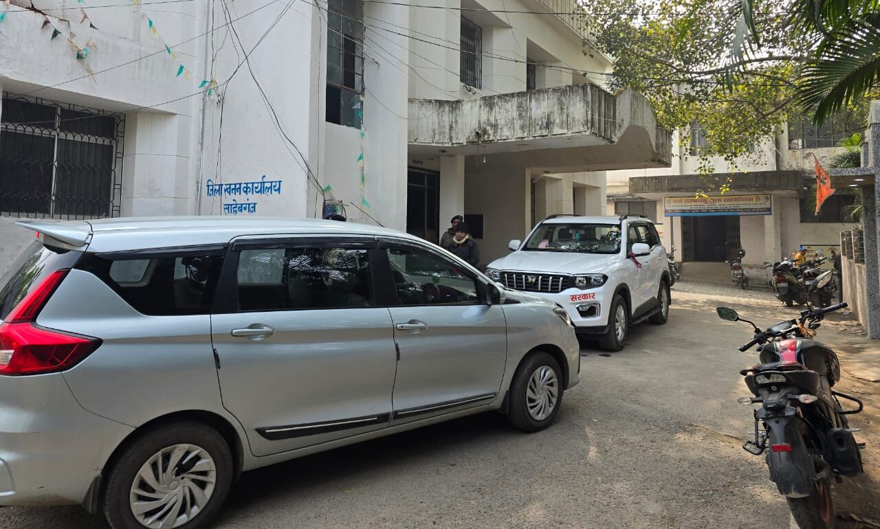 Sahibganj: CBI continues its intensive investigation into the illegal mining case at Nimbu Pahar for the second consecutive day.