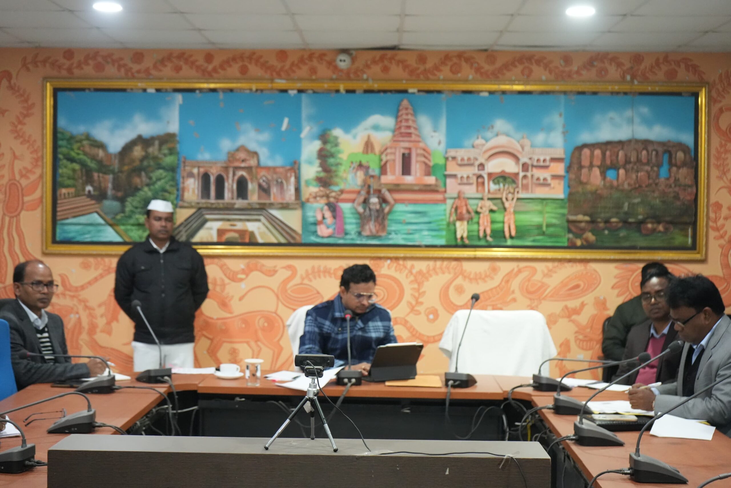 Sahibganj: Instructions issued to expedite land acquisition schemes; DC Hemant Sati reviewed the monthly progress.