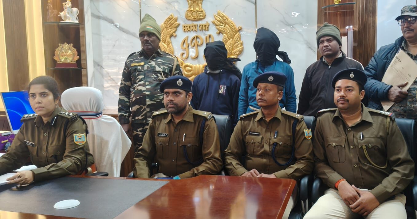 Pakur: Following the court's conviction, police tightened their net on the fugitives, and both convicts were apprehended within 24 hours.