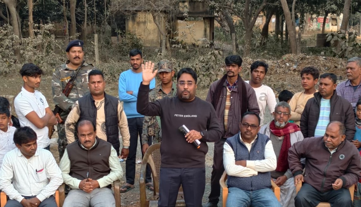 Barharwa: Dr. Tanveer Alam held a public meeting in Mirzapur panchayat, delivering a message of struggle regarding MNREGA and the voter list.