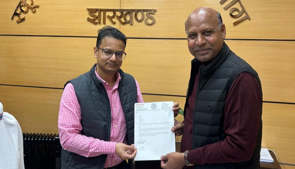 Ranchi: रमजान में मुस्लिम शिक्षकों को समय से पहले छुट्टी की मांग, शिक्षा सचिव से मिले Rajmahal विधायक MT Raja