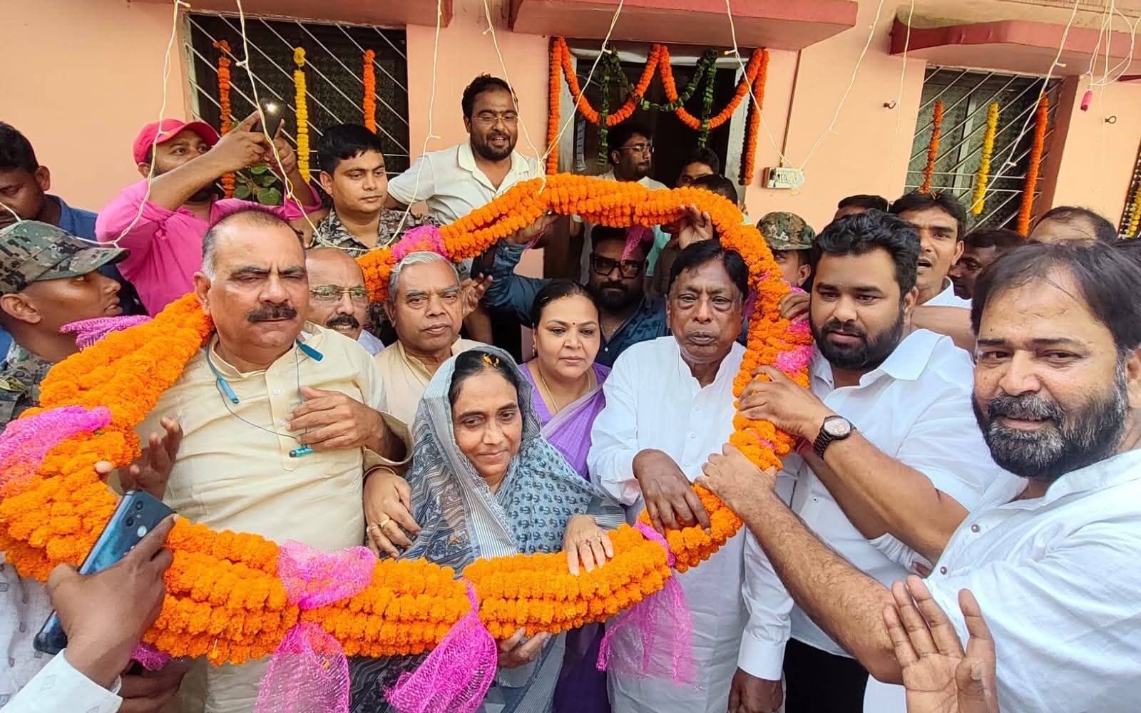 जेल से बाहर आते ही Alamgir Alam के समर्थन में उमड़ा जनसैलाब, Ranchi से Pakur तक जश्न का माहौल