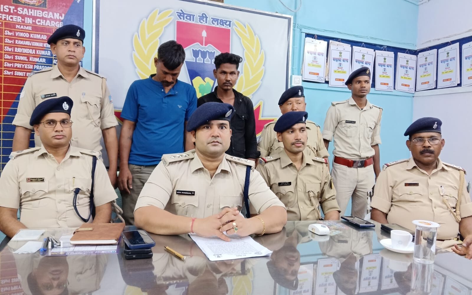 Sahibganj: Two smugglers transporting ganja from Odisha for supply to Pakur apprehended in Barharwa; 20 kg of ganja recovered.